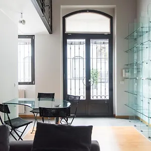 charming-apartment-in-navigli-district.it-lombardy.com/
